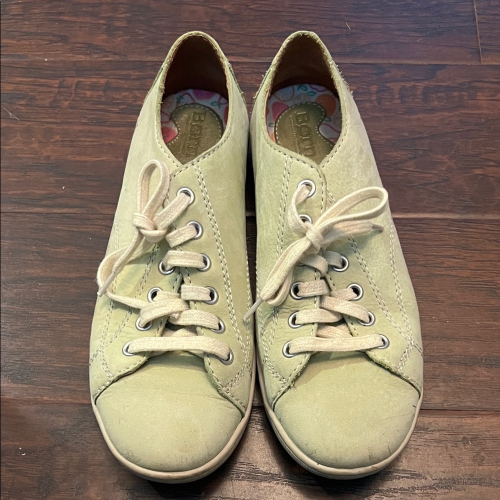 Women's light green Casual Sneakers 7.5